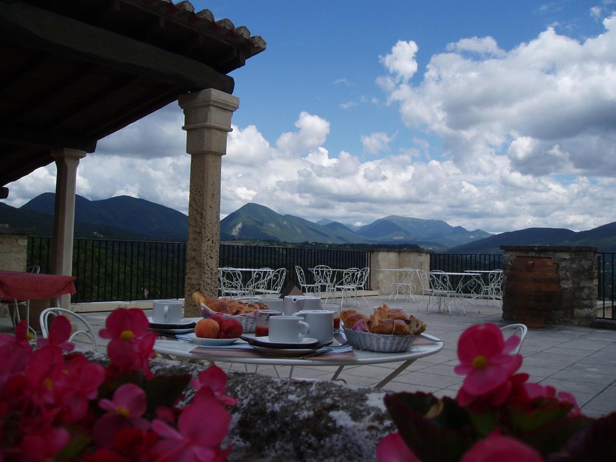 Logis Hotel Les Hospitaliers Le Poët-Laval Εξωτερικό φωτογραφία